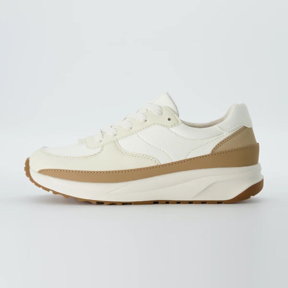 CUSHIONAIRE Women's Score Lace Up Sneaker +Comfort Foam Size 8.5 Cream Ivory Tan